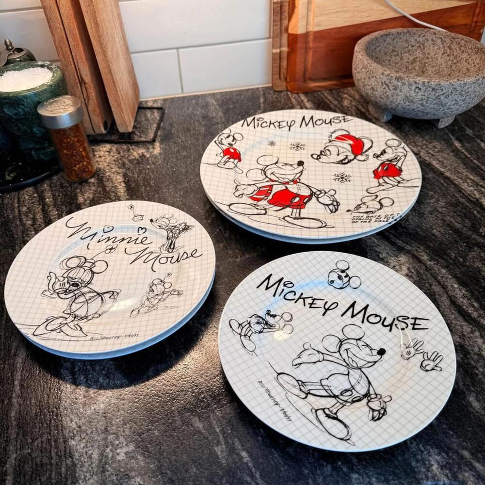 Disney Mickey Mouse Dinnerware Bundle (5 pieces)